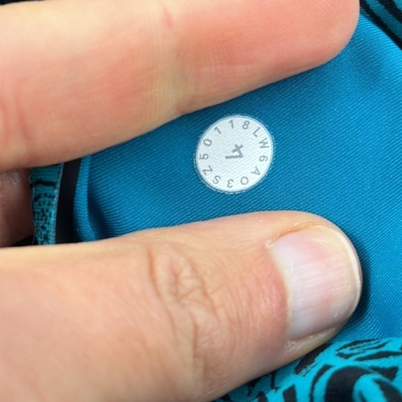 Lululemon In Movement Crop *Everlux 19" Kitakami Spirit Green Black - Picture 4 of 6